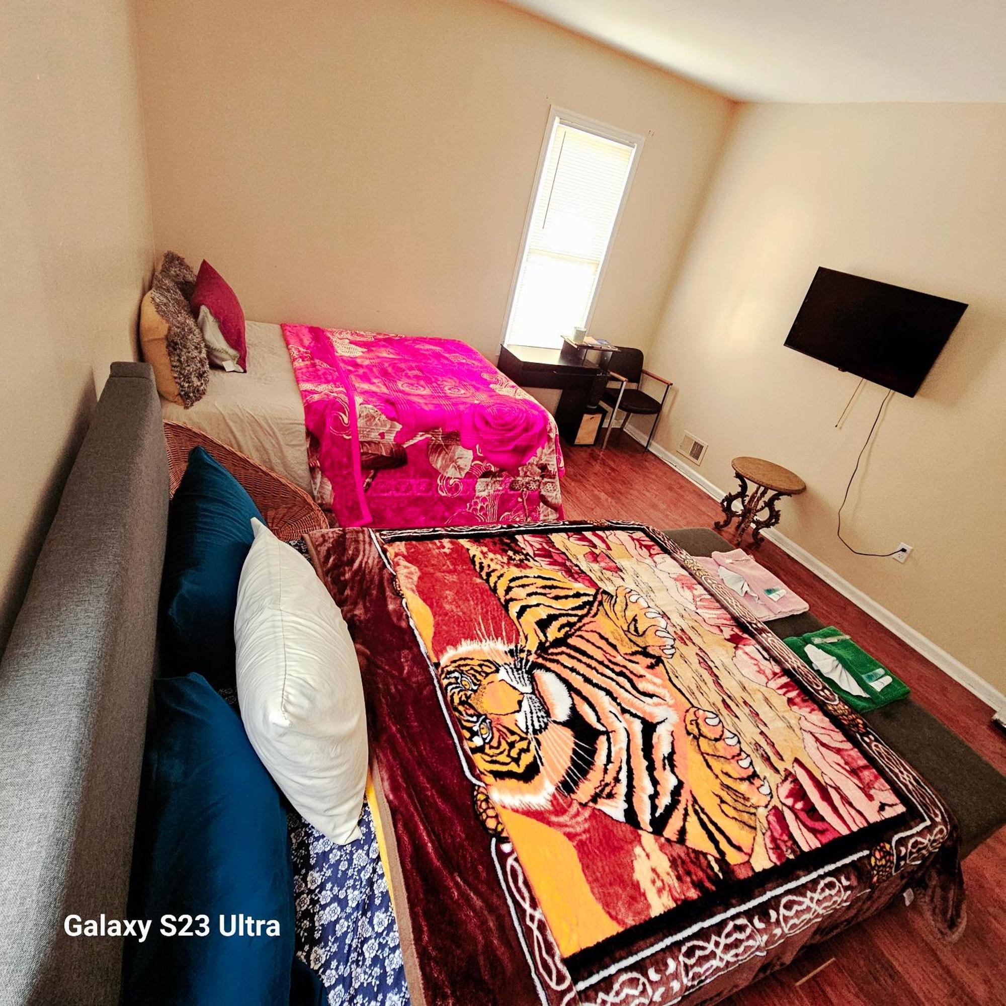 Divine Villa & Resorts Guest House - 283 Lehigh Ave Ньюарк Экстерьер фото